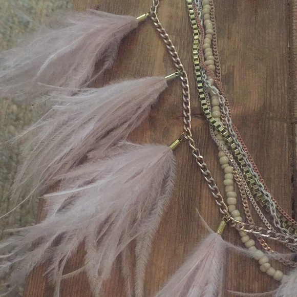 Long bohemian style feather necklace - Picture 5 of 6